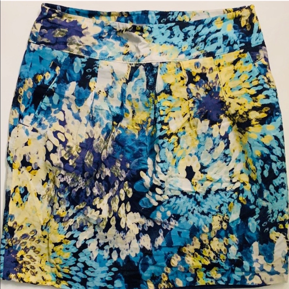 ANN TAYLOR Floral Skirt. Side Zip & POCKETS